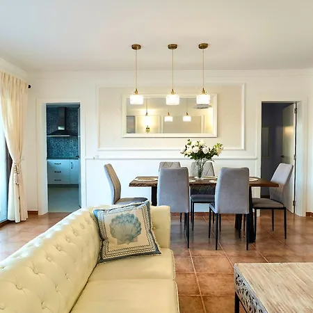 Villa La Perla - Cliffside Retreat *