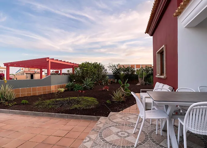 La Perla - Cliffside Retreat