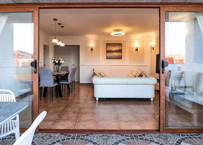 La Perla - Cliffside Retreat