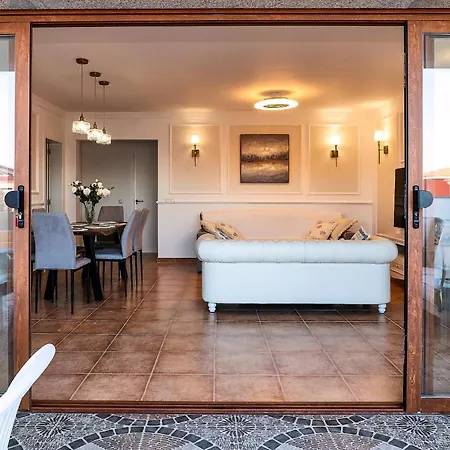 La Perla - Cliffside Retreat