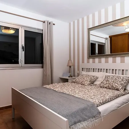 La Perla - Cliffside Retreat Villa