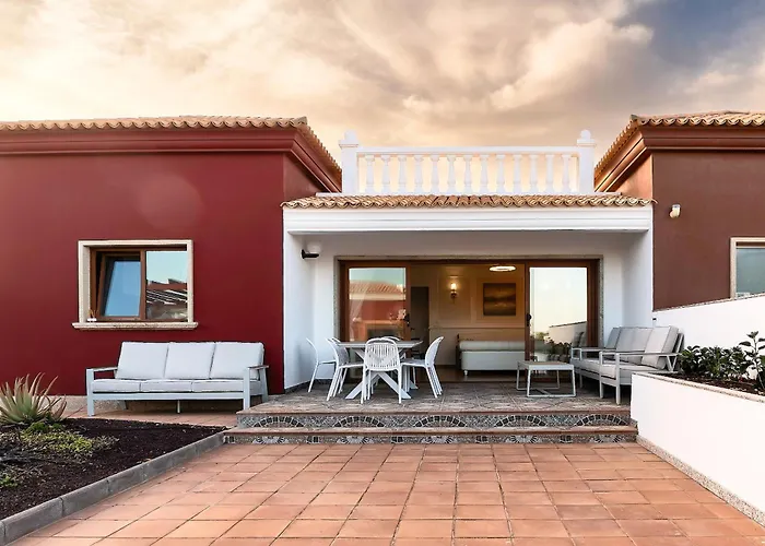 La Perla - Cliffside Retreat Villa *