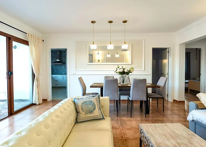 빌라 La Perla - Cliffside Retreat *