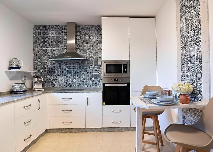 Villa La Perla - Cliffside Retreat